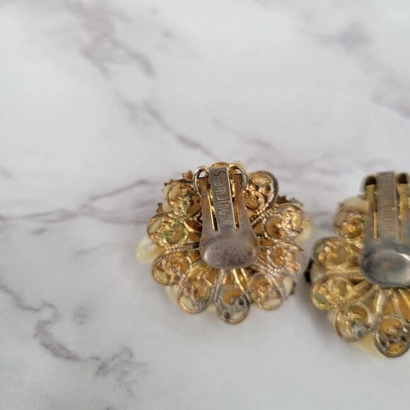 Beau Jewels Gold Toned Filigree Vtg Cluster Clip On Earrings Faux Pearl Shells - Picture 12 of 14